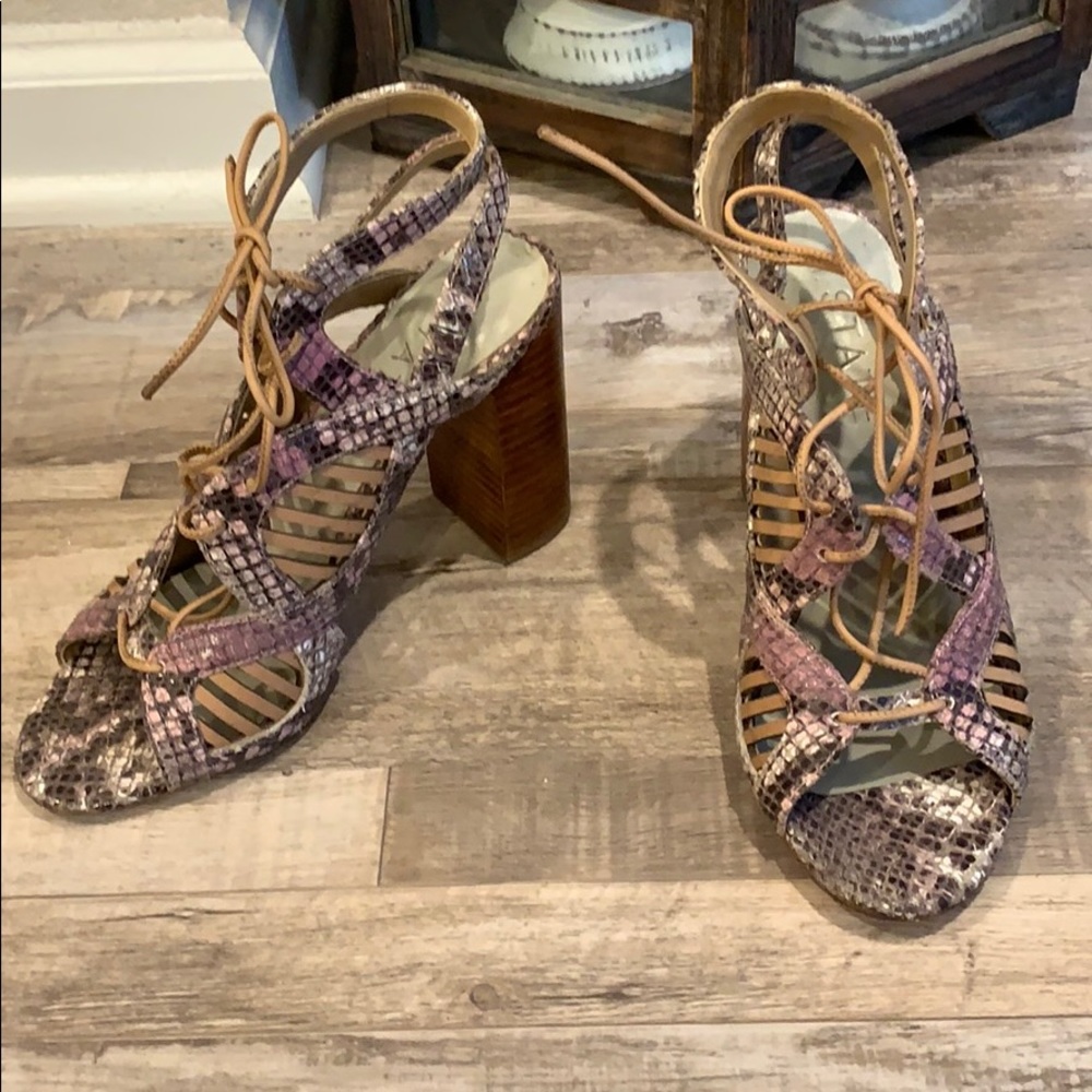 1State snakeskin heels
